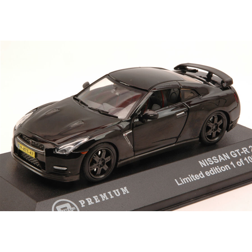NISSAN GT-R 2014 BLACK 1:43 Triple 9 Auto Stradali Modellino