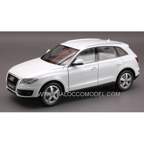 AUDI Q5 2008 WHITE 1:24 Welly Auto Stradali Modellino