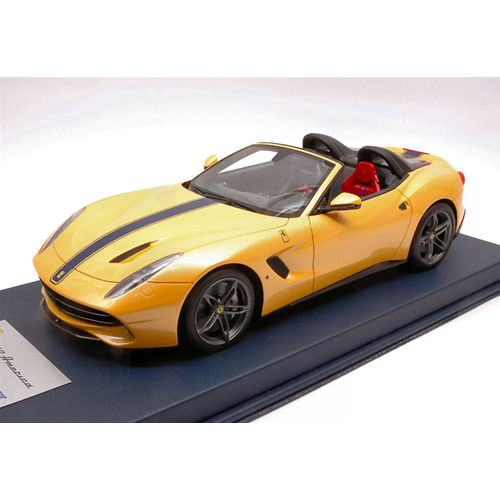 FERRARI F60 AMERICA 2015 GIALLO TRISTRATO 1:18 Looksmart Auto Stradali Modellino