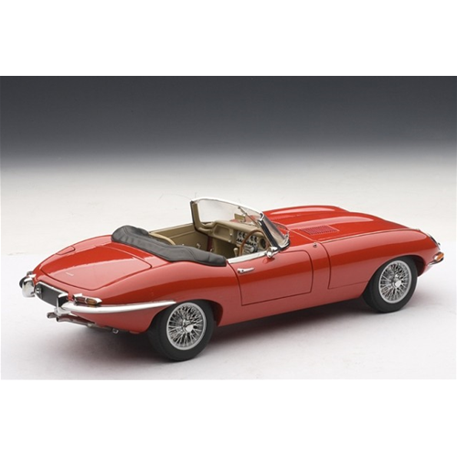 JAGUAR E-TYPE ROADSTER SERIE I 3.8 1961 RED 1:18 AutoArt Auto Stradali Modellino