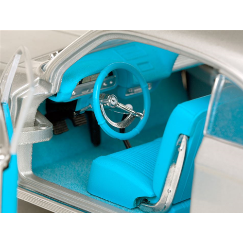 CHEVROLET CORVAIR COUPE' 1963 SATIN SILVER 1:18 SunStar Auto Stradali Modellino