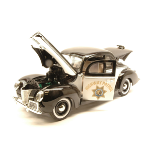 FORD DELUXE COUPE' 1940 HIGHWAY PATROL 1:18 MotorMax Forze dell'Ordine Modellino