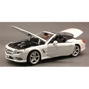 MERCEDES SL500 CONVERTIBLE 2012 METALLIC WHITE 1:18 Maisto Auto Stradali Modellino