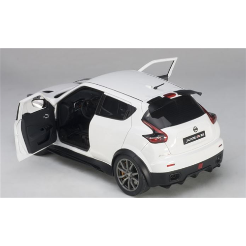 NISSAN JUKE R 2.0 2016 WHITE 1:18 AutoArt Auto Stradali Modellino