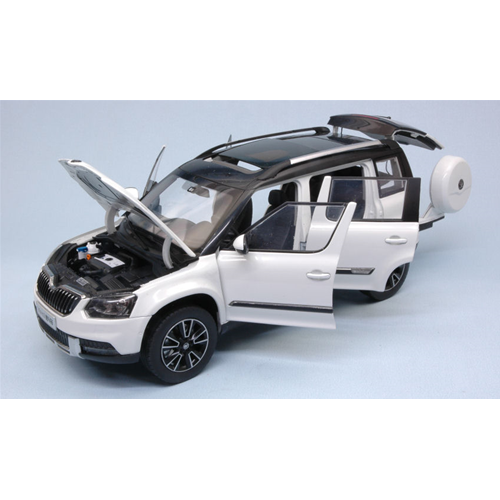 SKODA YETI FL OUTDOOR 2013 LIGHT WHITE 1:18 Abrex Auto Stradali Modellino