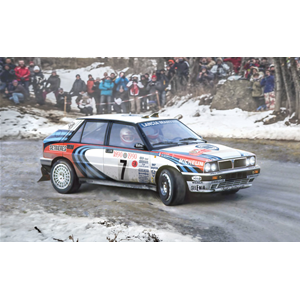 LANCIA DELTA HF INTEGRALE KIT 1:24 Italeri Kit Auto Modellino