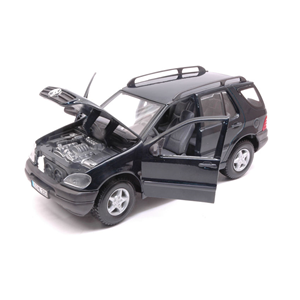 MERCEDES ML 1997 GREEN 1:24 Maisto Auto Stradali Modellino