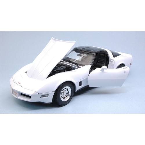 CHEVROLET CORVETTE COUPE' 1982 WHITE 1:18 Welly Auto Stradali Modellino
