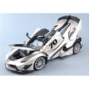 FERRARI FXX-K EVO N.70 HYBRID 6.3 V12 1050hp WHITE 2018 1:18 Burago Auto Competizione Modellino