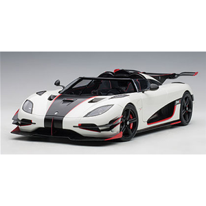 KOENIGSEGG ONE:1 2014 PEBBLE  WHITE/CARBON BLACK 1:18 AutoArt Auto Stradali Modellino