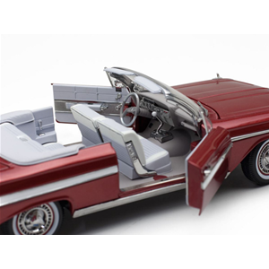 CHEVROLET IMPALA OPEN CONVERTIBLE 1961 METALLIC BROWN 1:18 SunStar Auto Stradali Modellino