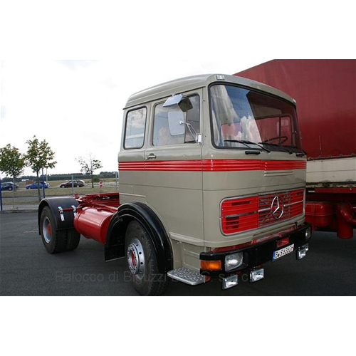 MERCEDES LPS 1632 1970 BEIGE/RED 1:43 Ixo Model Camion Modellino