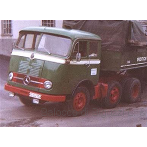 MERCEDES LPS 333 1960 DARK GREEN/RED 1:43 Ixo Model Camion Modellino