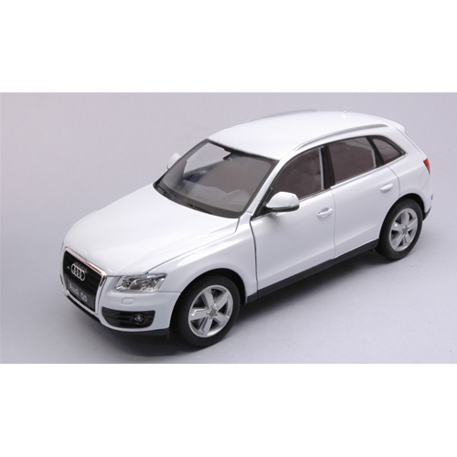 AUDI Q5 2008 WHITE 1:24 Welly Auto Stradali Modellino