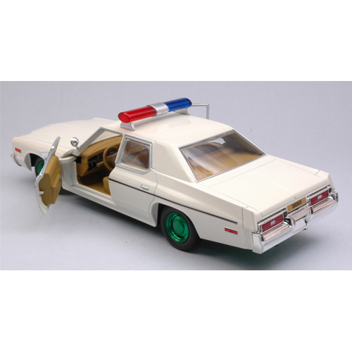 DODGE MONACO 1975 HAZZARD COUNTY SHERIFF CREAM GREEN WHEELS 1:24 Greenlight Movie Modellino