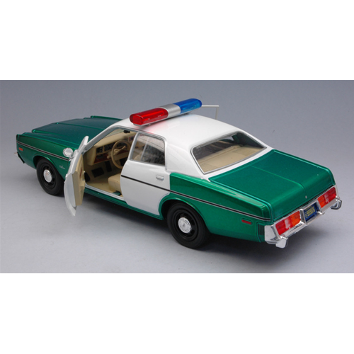 DODGE MONACO METROPOLITAN POLICE THE TERMINATOR 1984 GREEN/WHITE 1:24 Greenlight Movie Modellino
