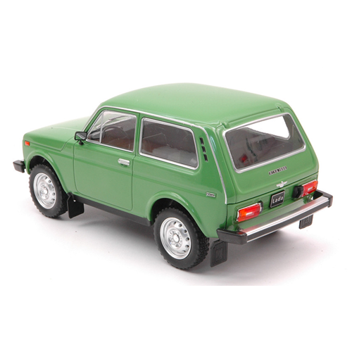 LADA NIVA 1981 GREEN 1:24 Whitebox Auto Stradali Modellino