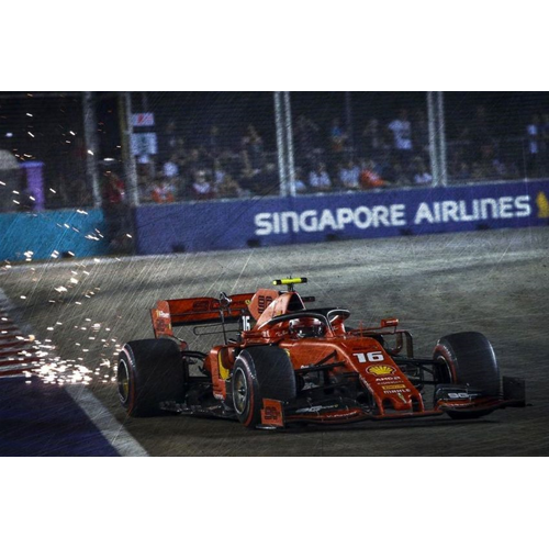 FERRARI SF90 N.16 2nd SINGAPORE GP 2019 CHARLES LECLERC 1:18 Looksmart Formula 1 Modellino