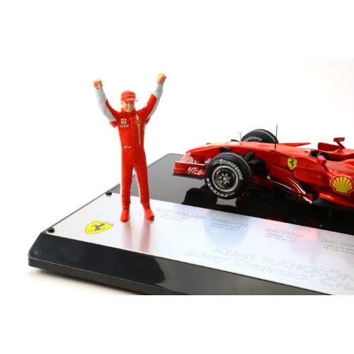 FERRARI F1 F2007 N.6 WORLD CHAMPION BAZIL 21.10.2007 KIMI RAIKKONEN WITH PILOT AND HELMET 1:18 Hot Wheels Formula 1 Modellino