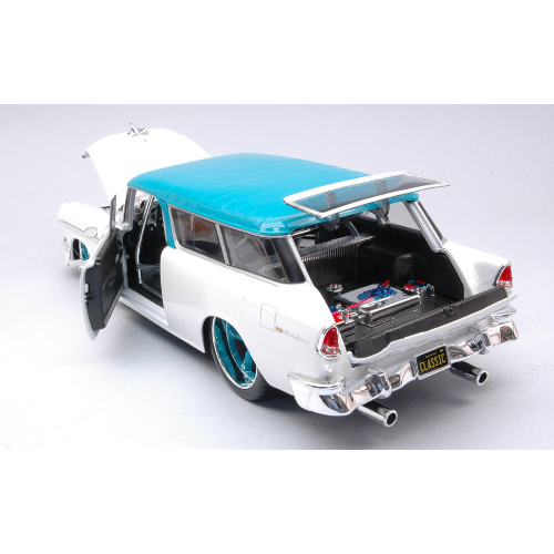 CHEVROLET NOMAD 1955 PEARL WHITE/TURQOISE 1:18 Maisto Tuning Modellino