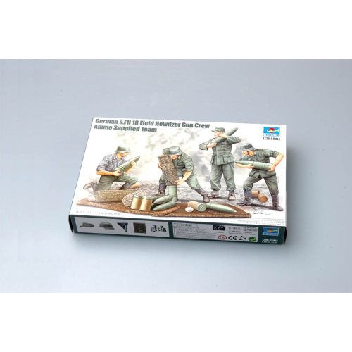 GERMAN S.FH 18 FIELD HOWITZER GUN CREW WITH FIGURE KIT 0426 1:35 Trumpeter Kit Figure Militari Modellino