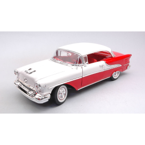 OLDSMOBILE SUPER88 1955 RED/WHITE 1:18 Welly Auto Stradali Modellino