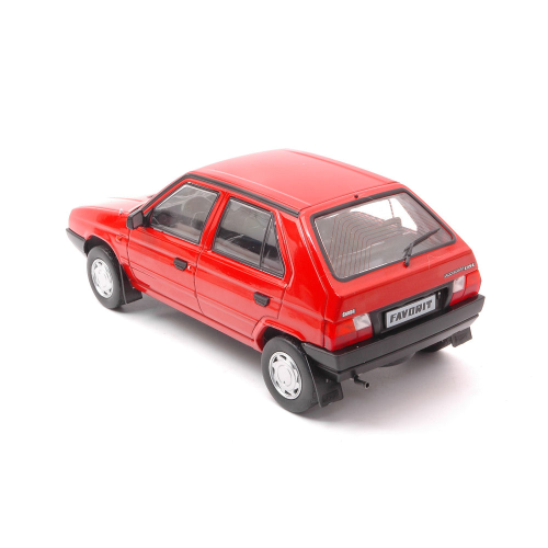 SKODA FAVORIT 1989 RED 1:24 Whitebox Auto Stradali Modellino