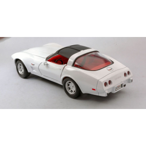 CHEVROLET CORVETTE 1979 WHITE 1:24 MotorMax Auto Stradali Modellino