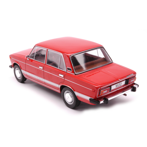 LADA 1600 LS 1976 RED 1:24 Whitebox Auto Stradali Modellino