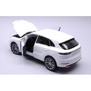 PORSCHE CAYENNE TURBO 2019 WHITE 1:24 Welly Auto Stradali Modellino