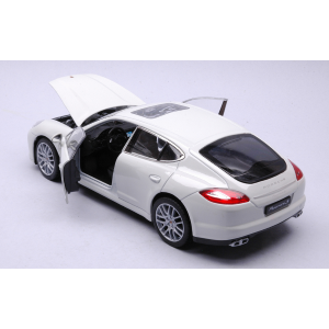 PORSCHE PANAMERA 2009 PEARL-WHITE 1:24 Welly Auto Stradali Modellino