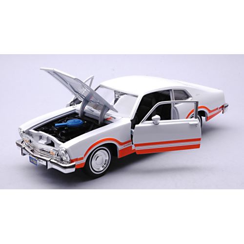 FORD MAVERICK 1974 "FORGETTEN CLASSIC SERIES" WHITE W/ORANGE STRIPES 1:24 MotorMax Auto Stradali Modellino