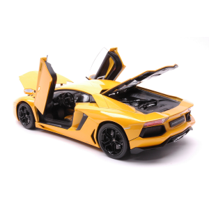 LAMBORGHINI AVENTADOR LP700-4 2011 YELLOW 1:18 Welly Auto Stradali Modellino