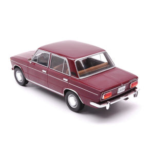 LADA 1500 1977 DARK RED 1:24 Whitebox Auto Stradali Modellino