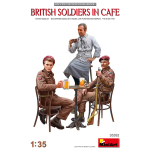 BRITISH SOLDIERS IN CAFE' KIT 1:35 Miniart Kit Figure Militari Die Cast Modellino