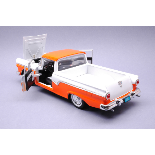 FORD RANCHERO 1957 WHITE/ORANGE 1:18 Lucky Die Cast Auto Stradali Modellino