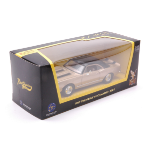 CHEVROLET CAMARO Z-28 1967 GOLD WITH BLACK STRIPES 1:43 Lucky Die Cast Auto Stradali Modellino