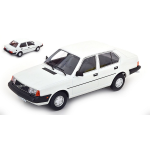 VOLVO 360 1987 WHITE 1:18 Triple 9 Auto Stradali Die Cast Modellino