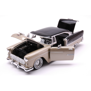 CHEVROLET BEL AIR "GET LOW" SERIES 1955 GOLD BROWN/BLACK 1:24 MotorMax Auto Stradali Modellino