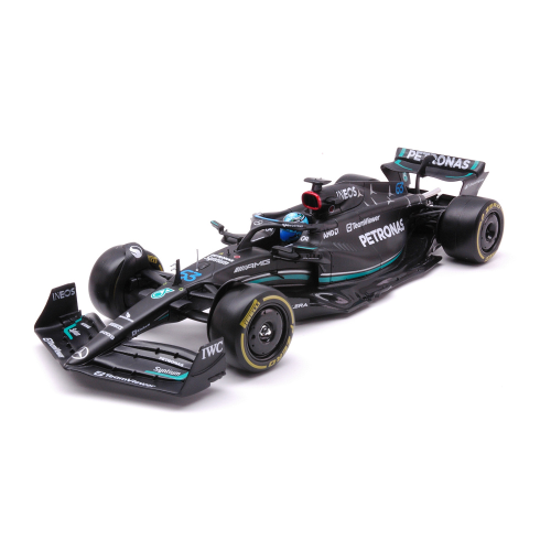 MERCEDES F1 N.63 GEORGE RUSSELL 2023 WITH PILOT + HARD CASE 1:24 Burago Formula 1 Modellino