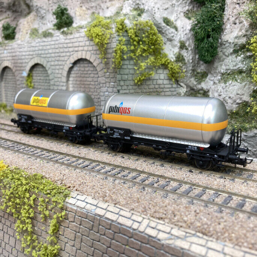 FS 2-UNIT PACK 2-AXLE GAS TANK WAGONS PIBIGAS EP.IVa 1:87 Rivarossi Treni Modellino