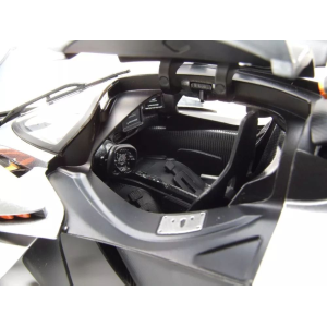 ASTON MARTIN VALKYRIE 2022 SILVER 1:18 Maisto Auto Stradali Modellino