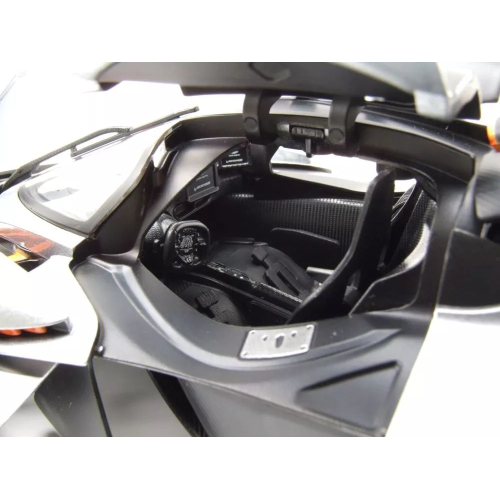 ASTON MARTIN VALKYRIE 2022 SILVER 1:18 Maisto Auto Stradali Modellino