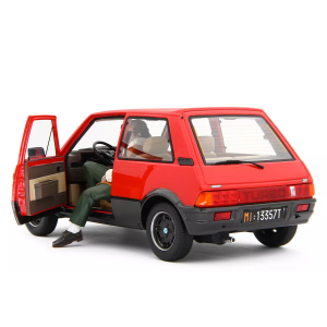 INNOCENTI DE TOMASO TURBO 1983 RED C/JERRY CALA' (BILLO) FIGURE 1:18 Laudo Racing Movie Modellino