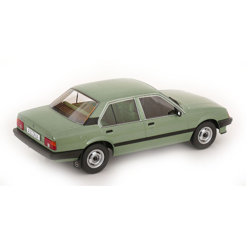 OPEL ASCONA C 1981 GREEN 1:18 ModelCarGroup Auto Stradali Modellino