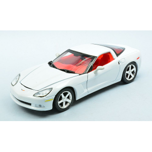 CHEVROLET CORVETTE C6 COUPE' 2005 WHITE 1:24 MotorMax Auto Stradali Modellino
