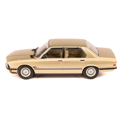 BMW 520I (E28) 1987 GOLD 1:18 Ixo Model Auto Stradali Modellino