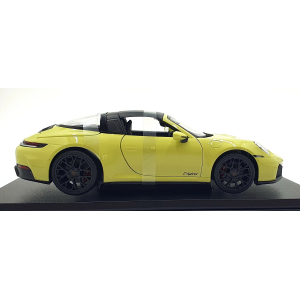 PORSCHE 911 (992.2) TARGA 4 GTS HYBRID 2025 LIGHT YELLOW 1:18 Maisto Auto Stradali Modellino
