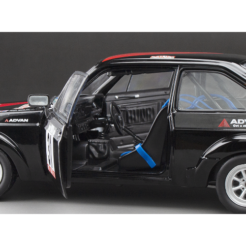 FORD ESCORT RS 1800 N.31 RALLY PORTUGAL 1981 K.SHINOZUKA-B.HARRIS 1:18 SunStar Auto Rally Modellino