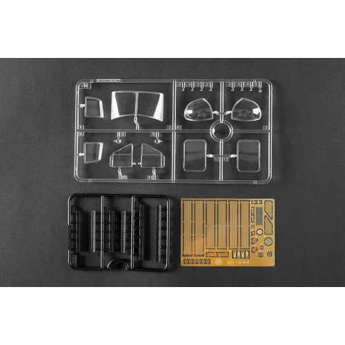 ELICOTTERO UH-1B HUEY GUNSHIP KIT 1:35 Trumpeter Kit Elicotteri Modellino